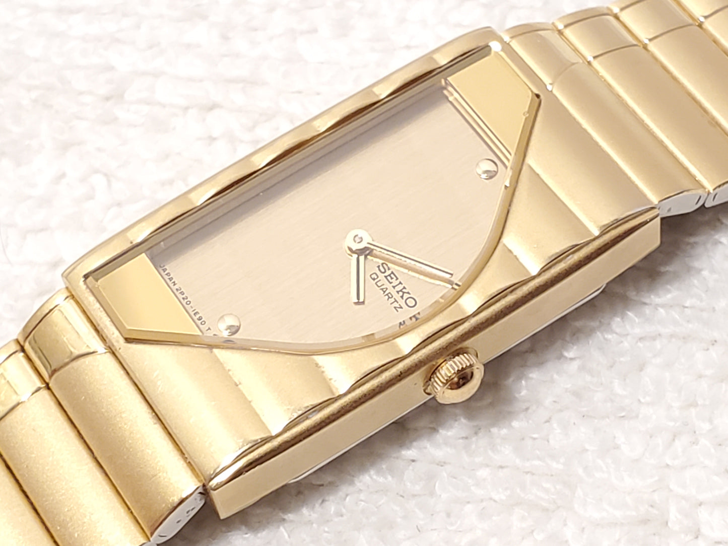 Vintage Seiko Half Moon Gold Tone Womens Quartz Watch Two Jewels Stainless Steel