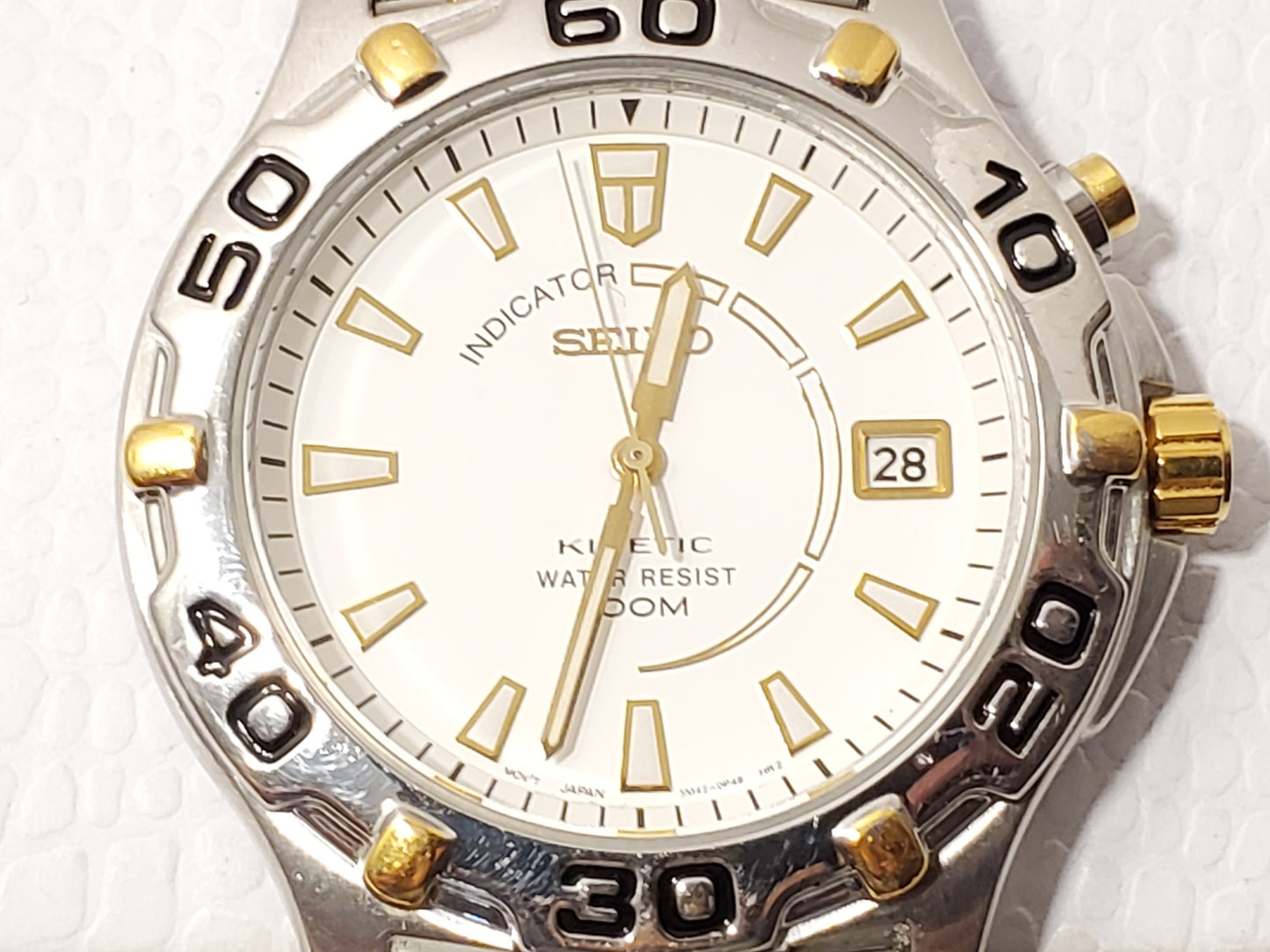 Vintage Seiko Kinetic Men's White Dial Date 5 Jewels Watch Gold Tone WR 100M SS