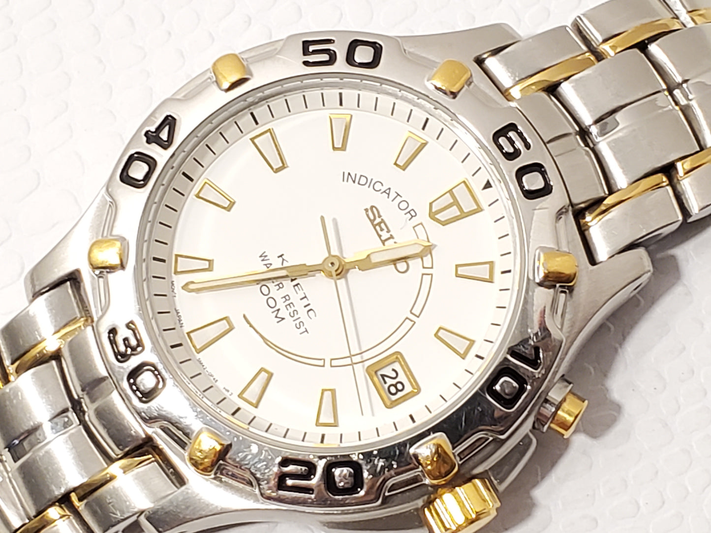 Vintage Seiko Kinetic Men's White Dial Date 5 Jewels Watch Gold Tone WR 100M SS