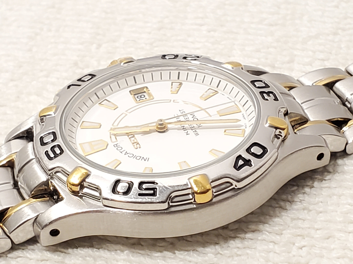 Vintage Seiko Kinetic Men's White Dial Date 5 Jewels Watch Gold Tone WR 100M SS