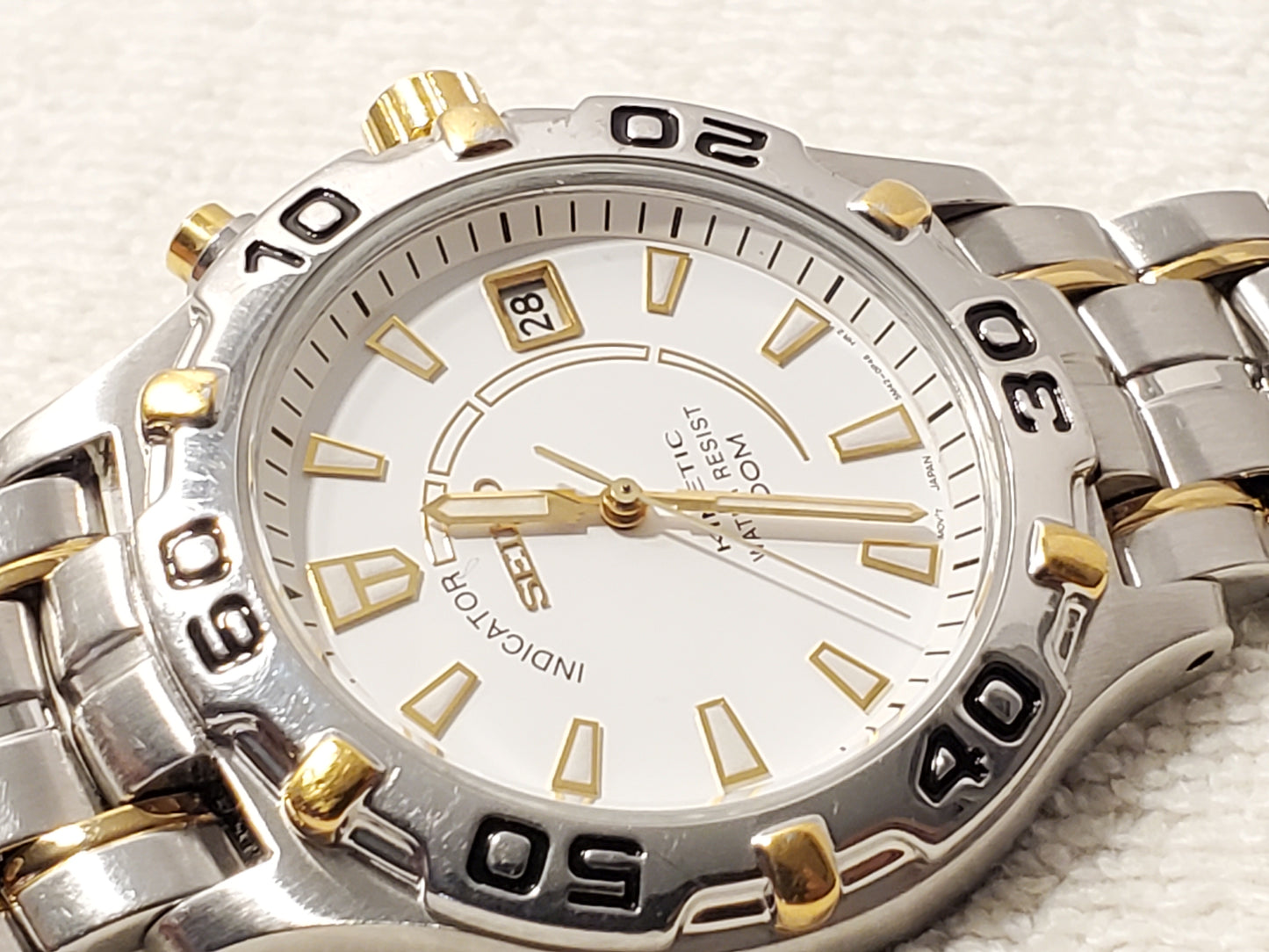 Vintage Seiko Kinetic Men's White Dial Date 5 Jewels Watch Gold Tone WR 100M SS