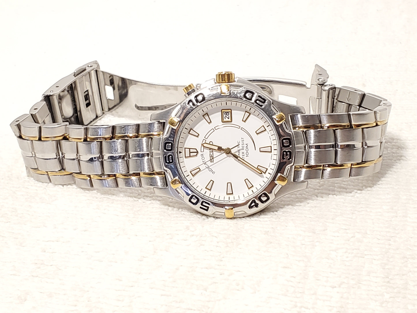 Vintage Seiko Kinetic Men's White Dial Date 5 Jewels Watch Gold Tone WR 100M SS