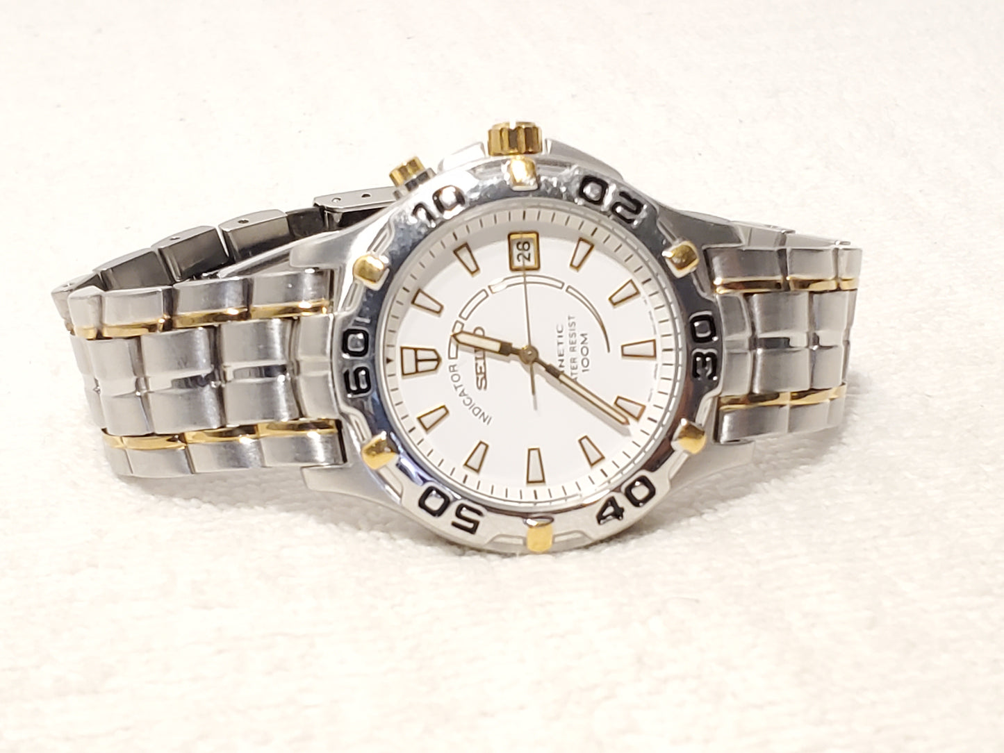 Vintage Seiko Kinetic Men's White Dial Date 5 Jewels Watch Gold Tone WR 100M SS