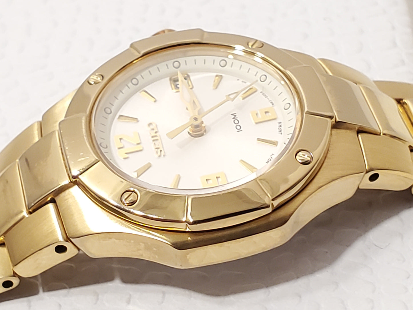 Vintage Seiko Women's Date Watch Gold Tone Stainless Steel Sapphire Crystal