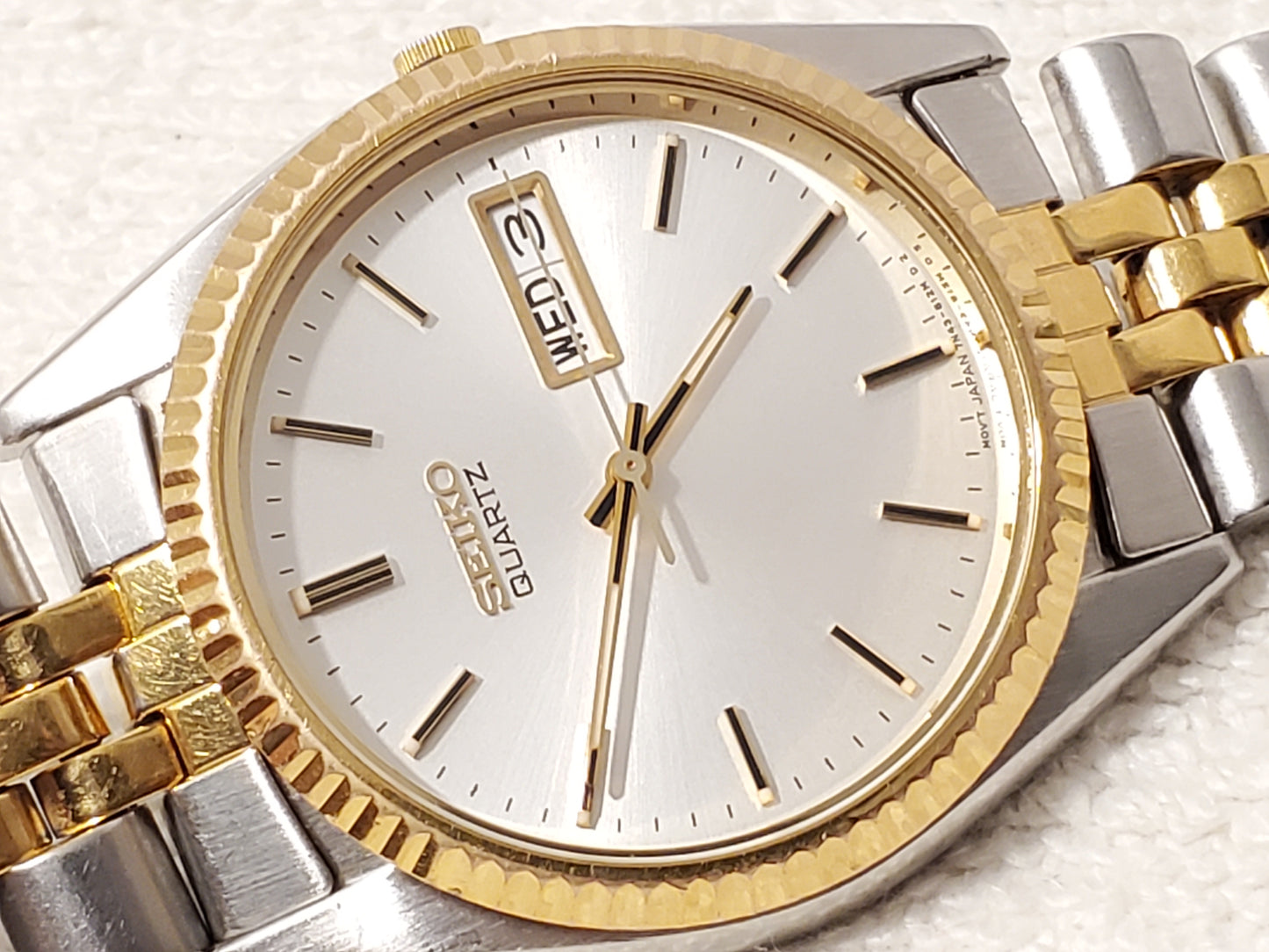 Vintage Seiko Men's Gold Tone Presidential Day Date Watch Silver Dial 1 Jewel SS