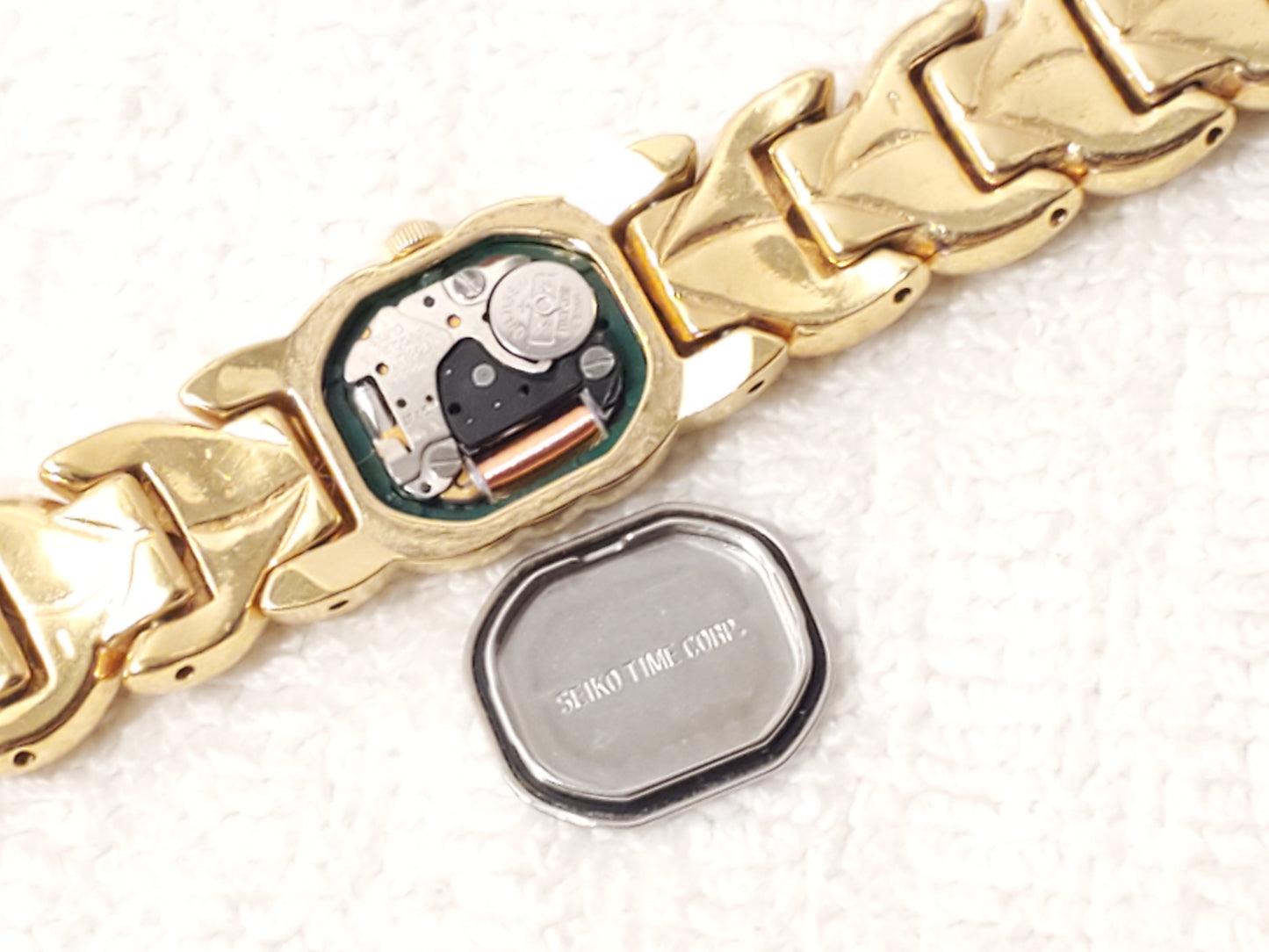 Vintage 1990's Seiko Women's Gold Tone Quartz Watch Leafy Bracelet Base Metal SS