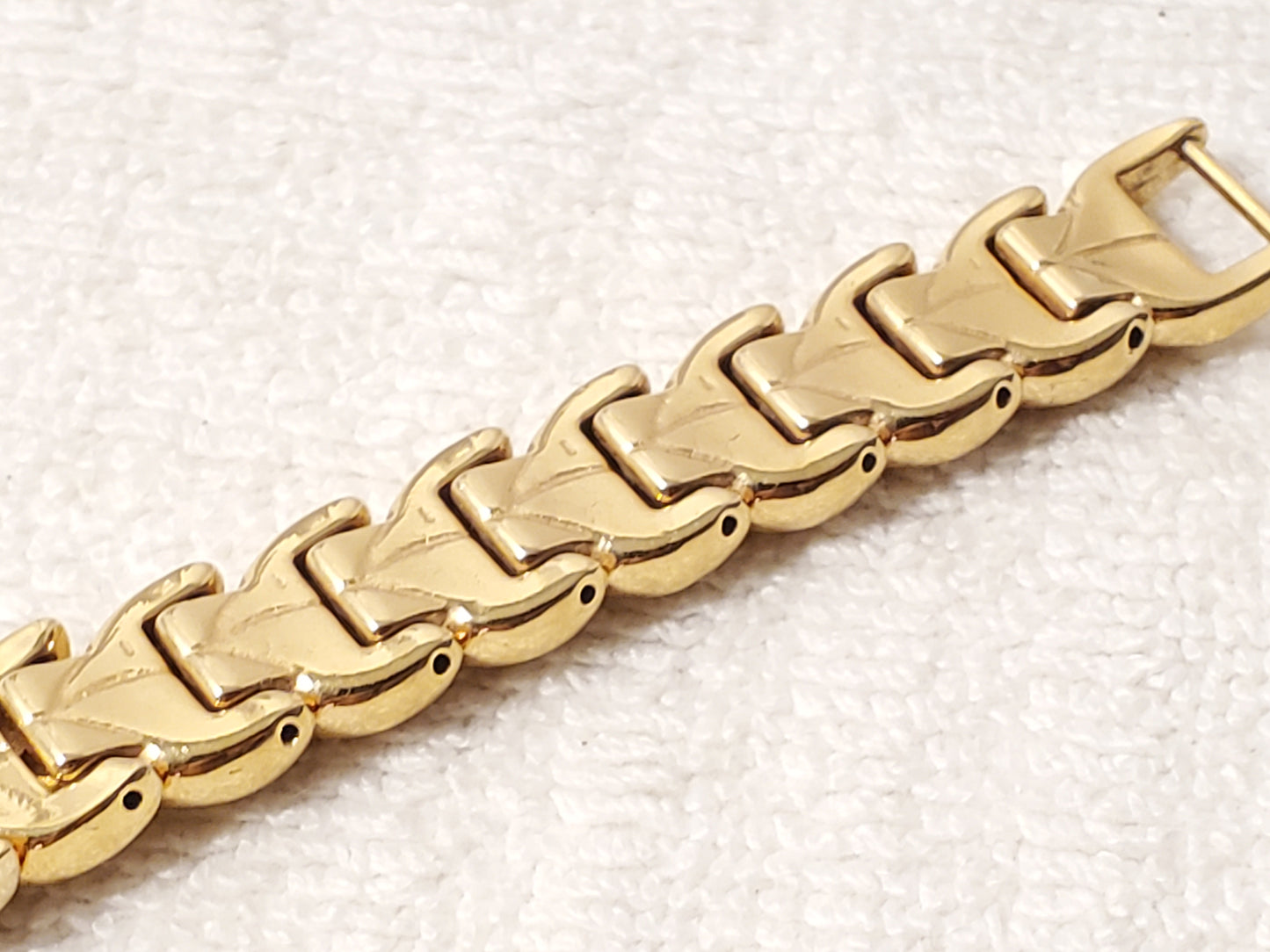 Vintage 1990's Seiko Women's Gold Tone Quartz Watch Leafy Bracelet Base Metal SS