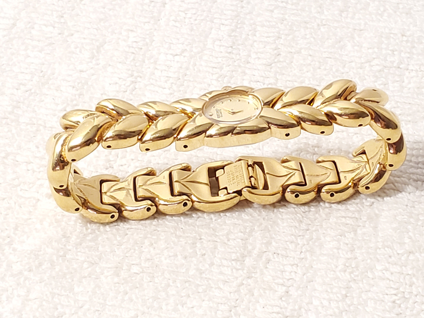 Vintage 1990's Seiko Women's Gold Tone Quartz Watch Leafy Bracelet Base Metal SS