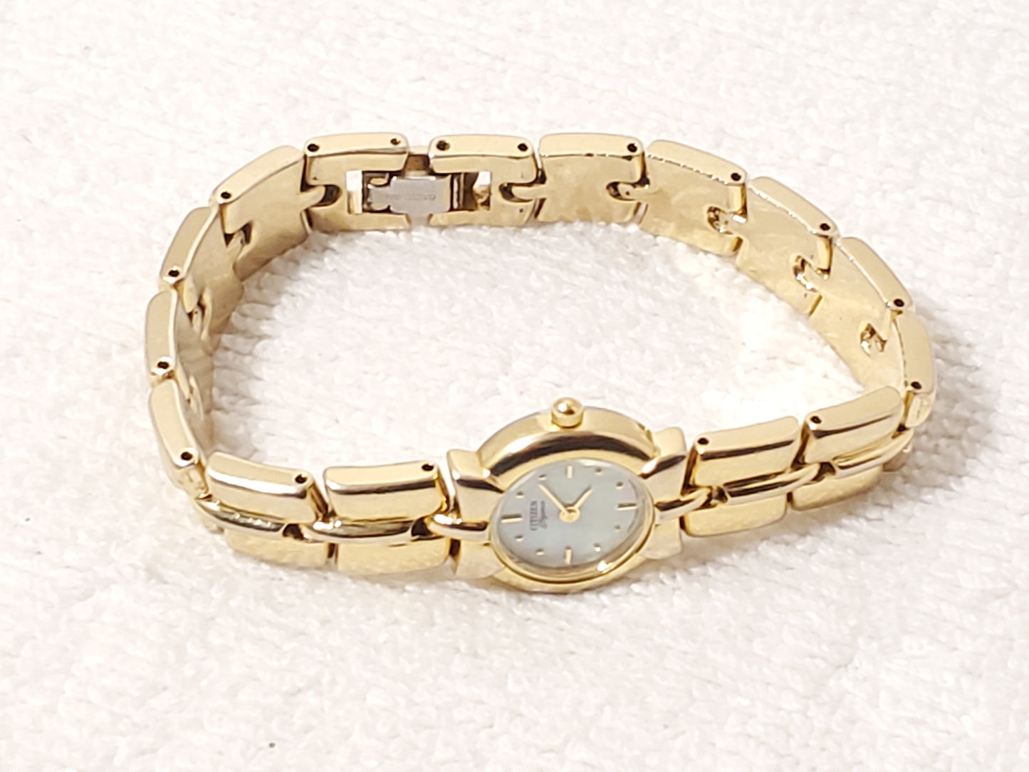 Vintage Citizen Women's Gold Plated Tone Quartz Watch Mother Pearl Dial 6 Jewels