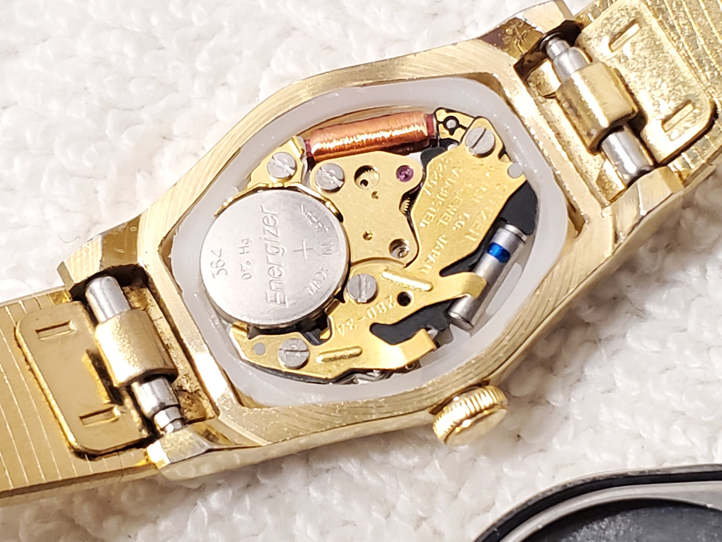 Vintage Citizen Women's Gold Plated Quartz Watch 1 Jewel Base Metal Safety Chain
