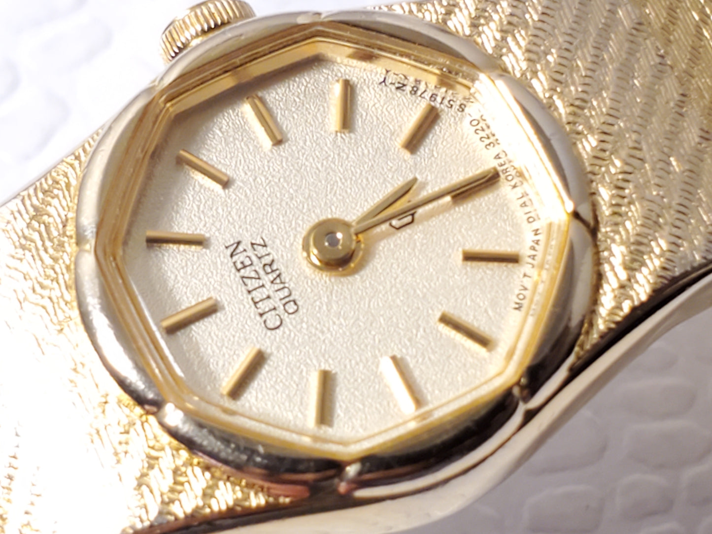 Vintage Citizen Women's Gold Plated Quartz Watch 1 Jewel Base Metal Safety Chain