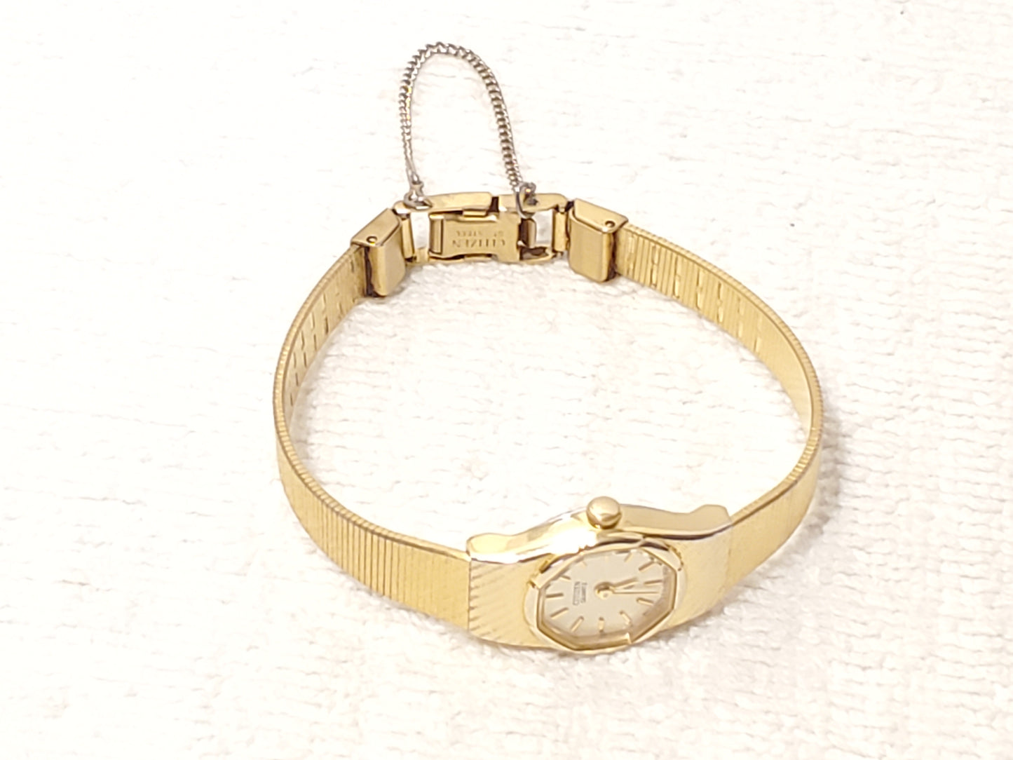 Vintage Citizen Women's Gold Plated Quartz Watch 1 Jewel Base Metal Safety Chain