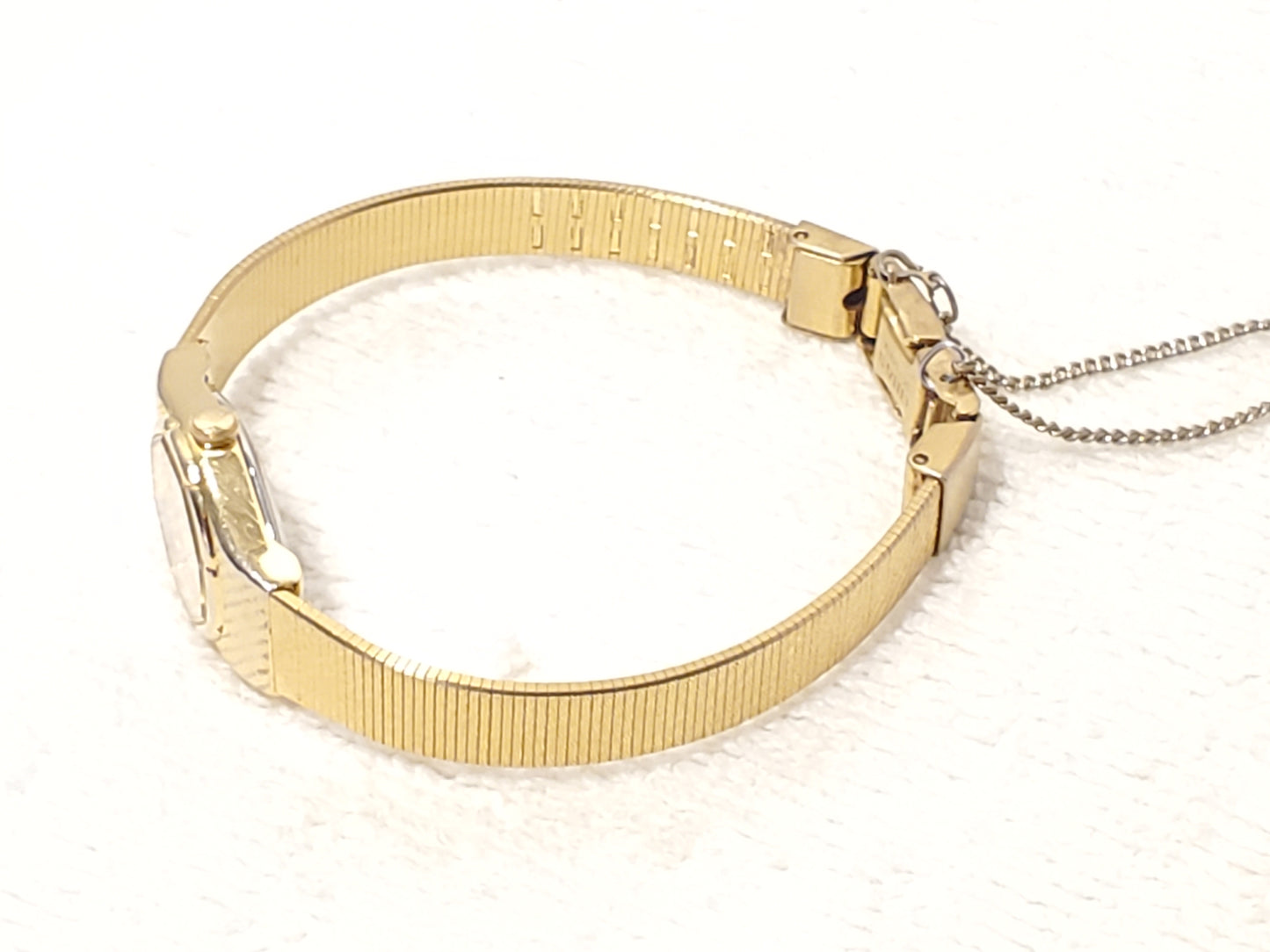Vintage Citizen Women's Gold Plated Quartz Watch 1 Jewel Base Metal Safety Chain