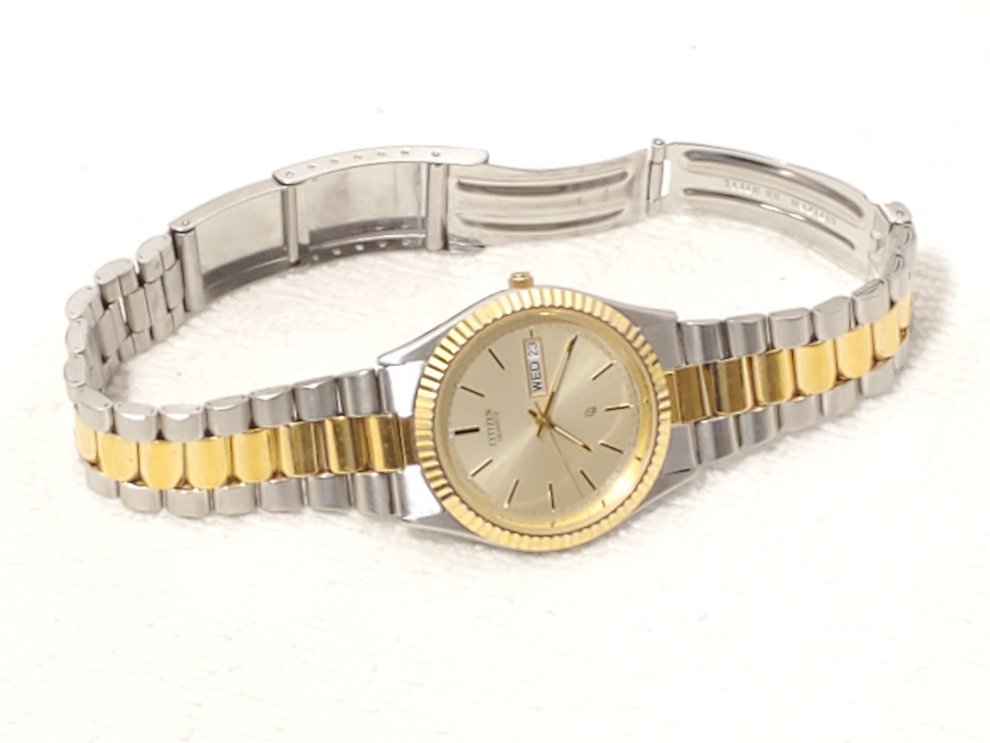 Vintage Citizen CQ Men's Day Date Presidential Watch Gold Tone Stainless Steel