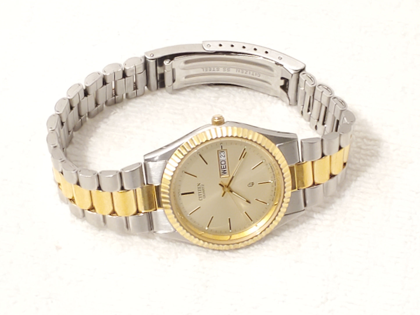 Vintage Citizen CQ Men's Day Date Presidential Watch Gold Tone Stainless Steel
