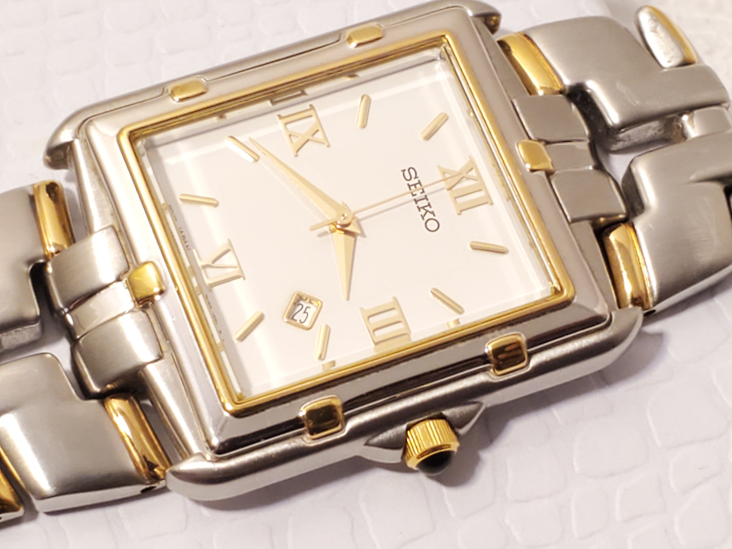 Vintage Seiko Men's Tank Date Gold Tone Stainless Steel Quartz Watch White Dial