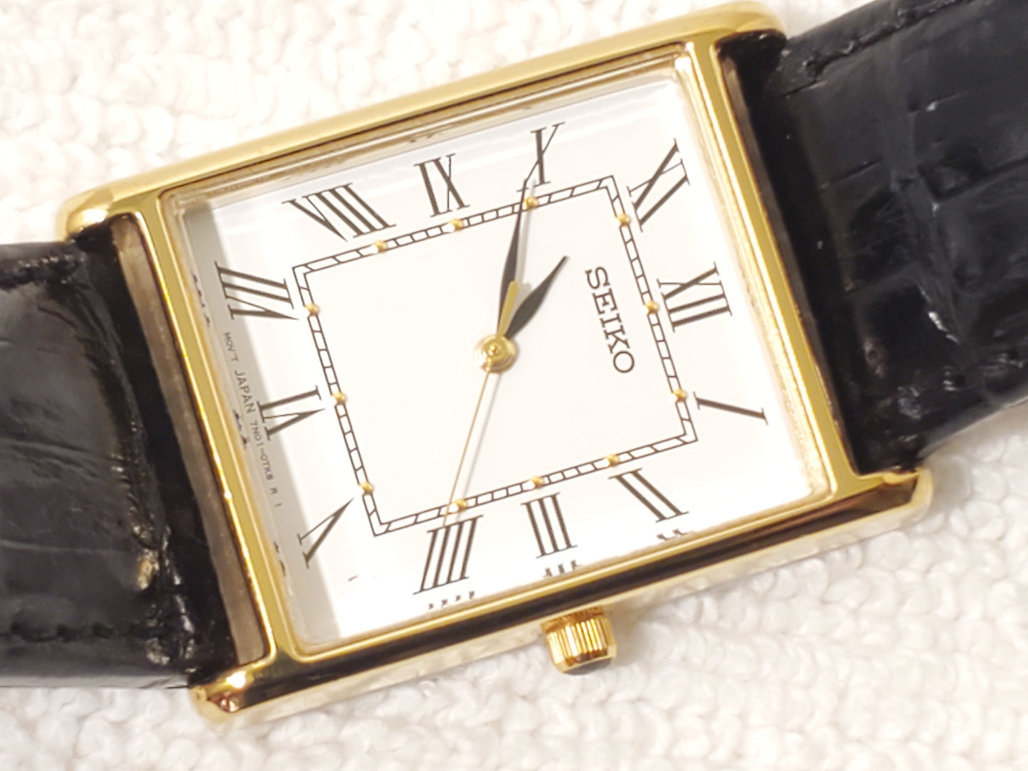 Vintage Seiko Men's Gold Tone Tank Watch White Dial Roman Numerals Leather Strap