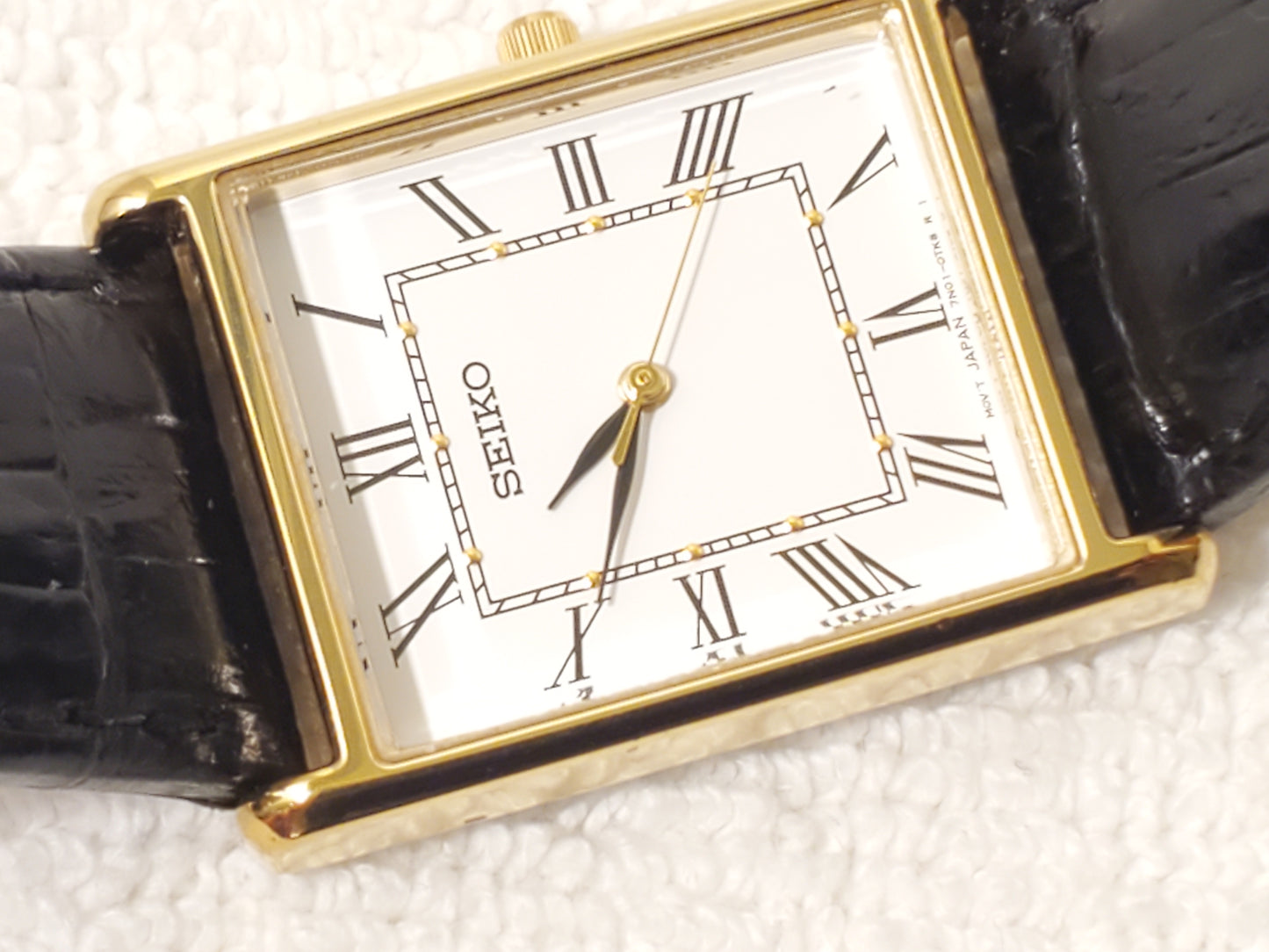 Vintage Seiko Men's Gold Tone Tank Watch White Dial Roman Numerals Leather Strap