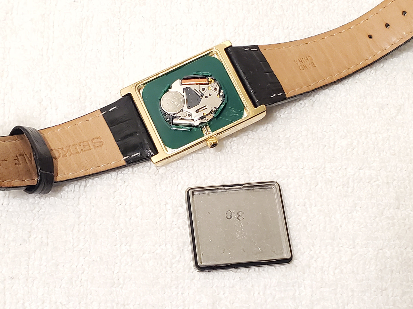 Vintage Seiko Men's Gold Tone Tank Watch White Dial Roman Numerals Leather Strap