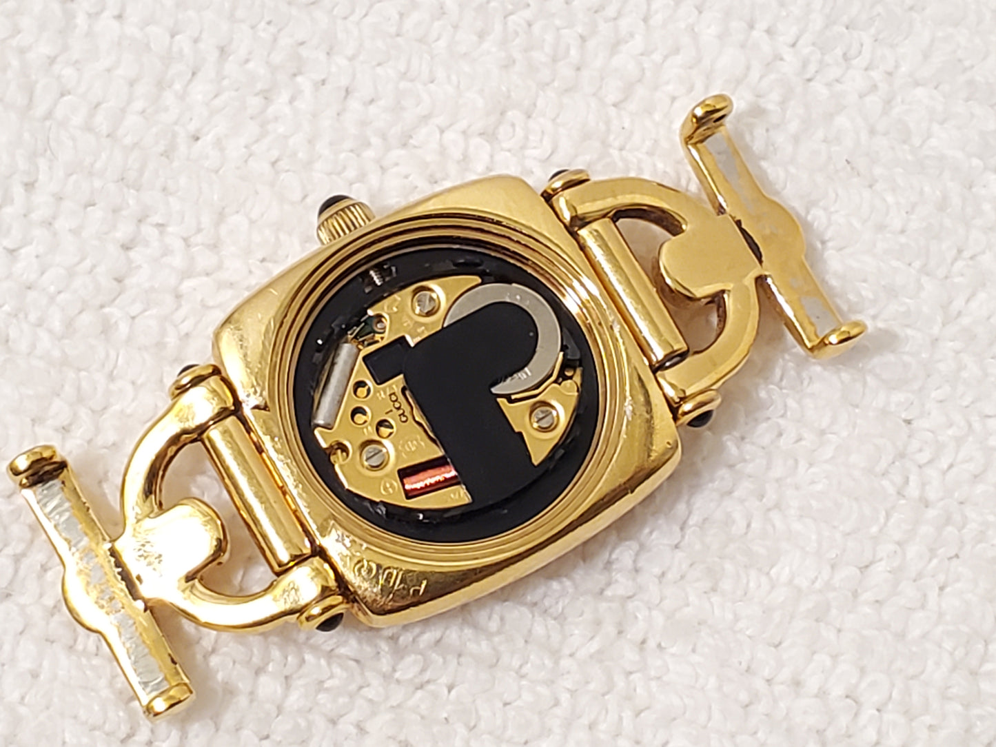 Vintage Gucci Swiss Made 6300L Women's Gold Plated Watch Three Jewels Black Dial