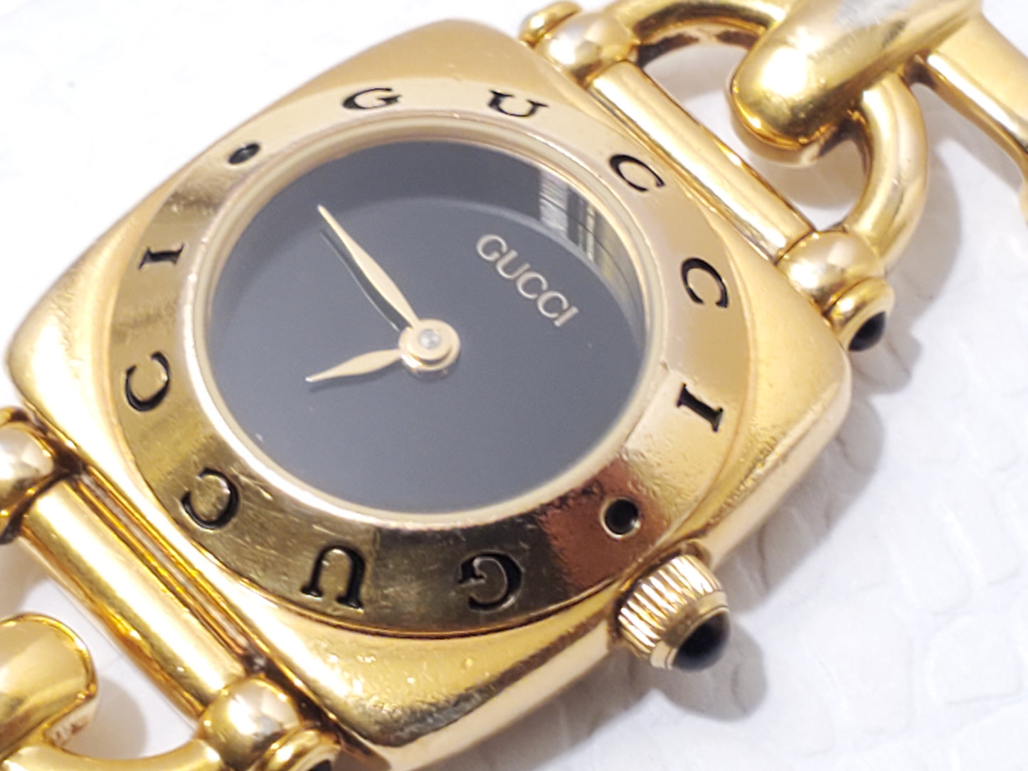 Vintage Gucci Swiss Made 6300L Women's Gold Plated Watch Three Jewels Black Dial