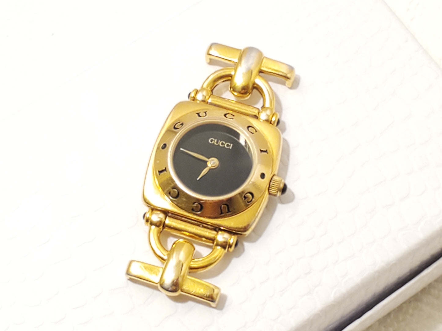 Vintage Gucci Swiss Made 6300L Women's Gold Plated Watch Three Jewels Black Dial