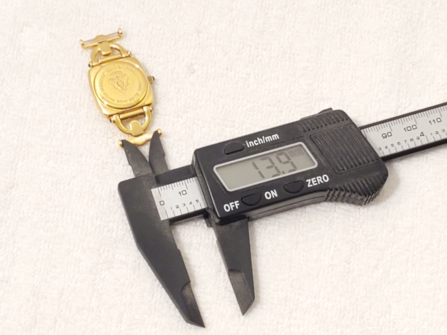 Vintage Gucci Swiss Made 6300L Women's Gold Plated Watch Three Jewels Black Dial