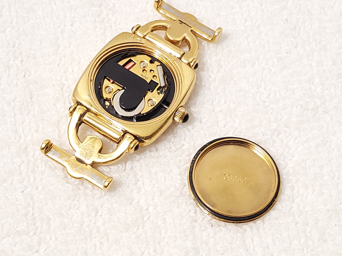 Vintage Gucci Swiss Made 6300L Women's Gold Plated Watch Three Jewels Black Dial