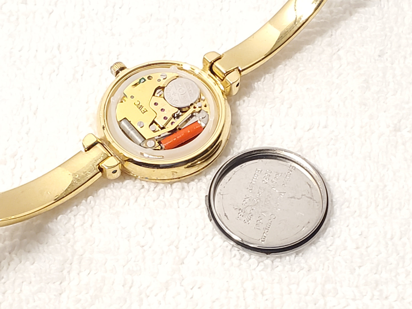 Vintage ESQ by Movado Womens White Dial Gold Plated 5 Jewels Date Watch Bracelet
