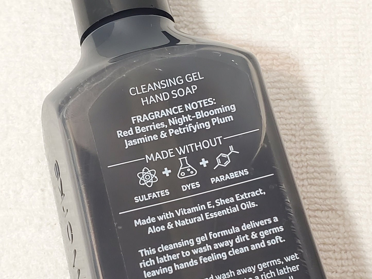 Bath & Body Works Cleansing Gel Hand Soap Essential Oils Vampire Blood 8 fl oz