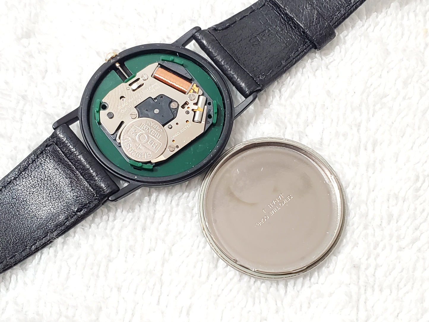 Vintage Seiko Women's Quartz Watch Black Dial Gold Tone Leather Band One Jewel