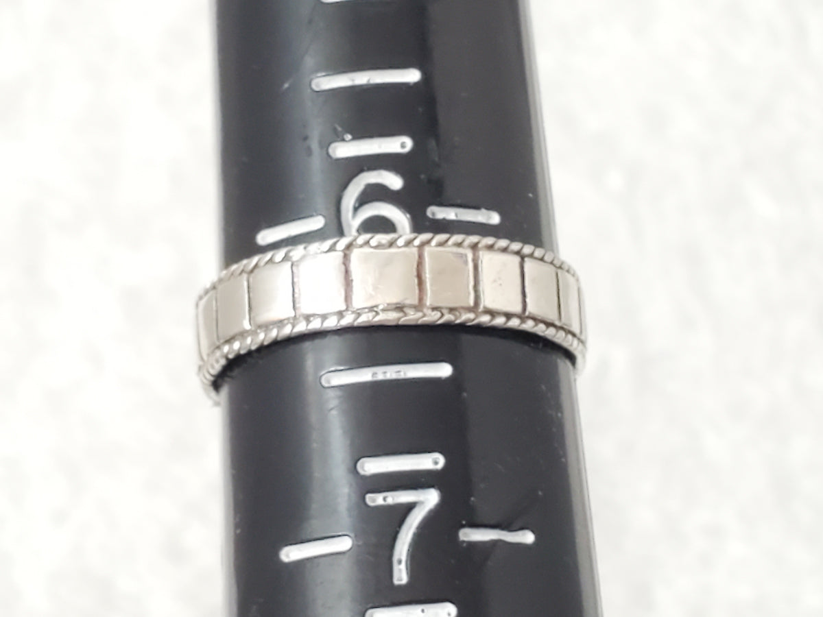 Vintage 925 Sterling Silver Oval Peridot Bezel Solitaire Ring by DEARSE