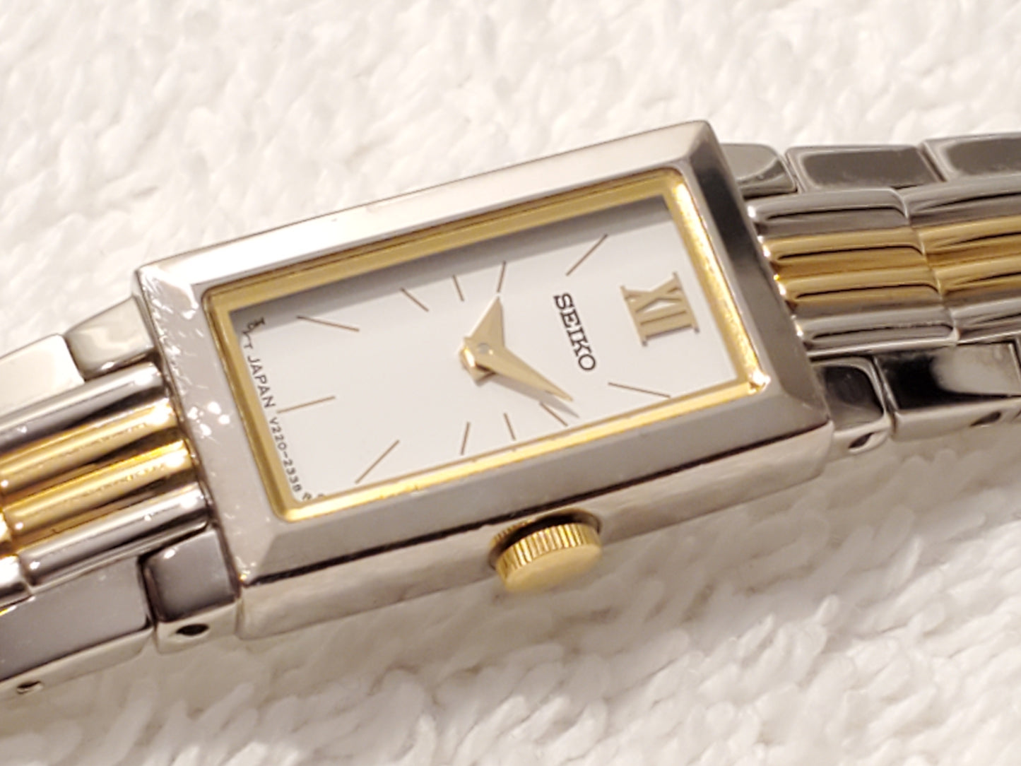 Vintage Seiko Women's Quartz Watch Stainless Steel Gold Tone One Jewel