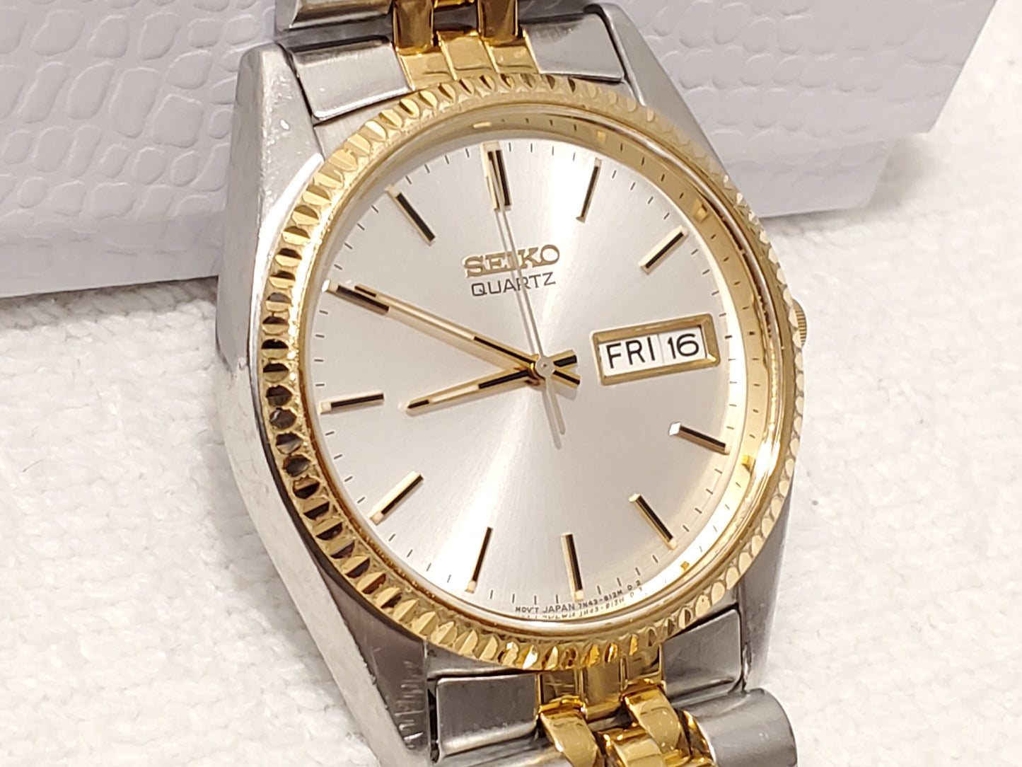 Vintage Seiko Men's Day Date Quartz Watch Stainless Steel Gold Tone One Jewel