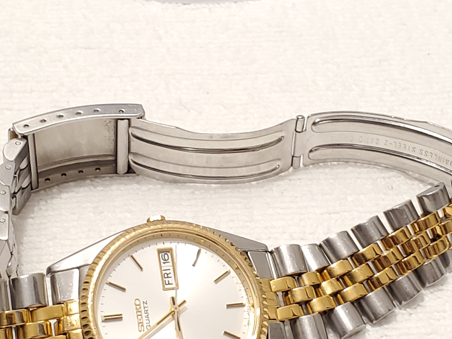 Vintage Seiko Men's Day Date Quartz Watch Stainless Steel Gold Tone One Jewel