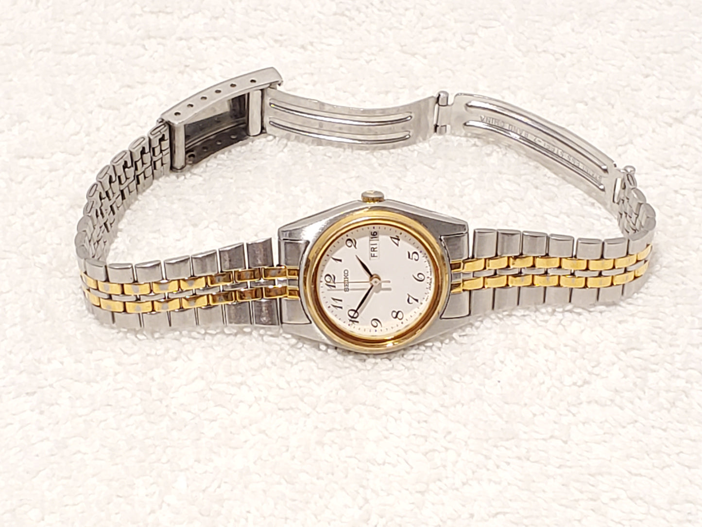 Vintage Seiko Women's Stainless Steel Day Date Gold Tone Quartz Watch White Dial