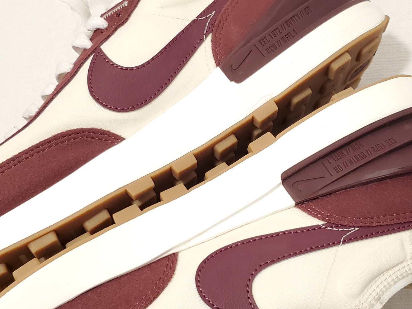 Nike Waffle One SE Men's Low Top Sneakers Size 11.5 Lace Up Walk Run Shoes Brown Coconut Maroon