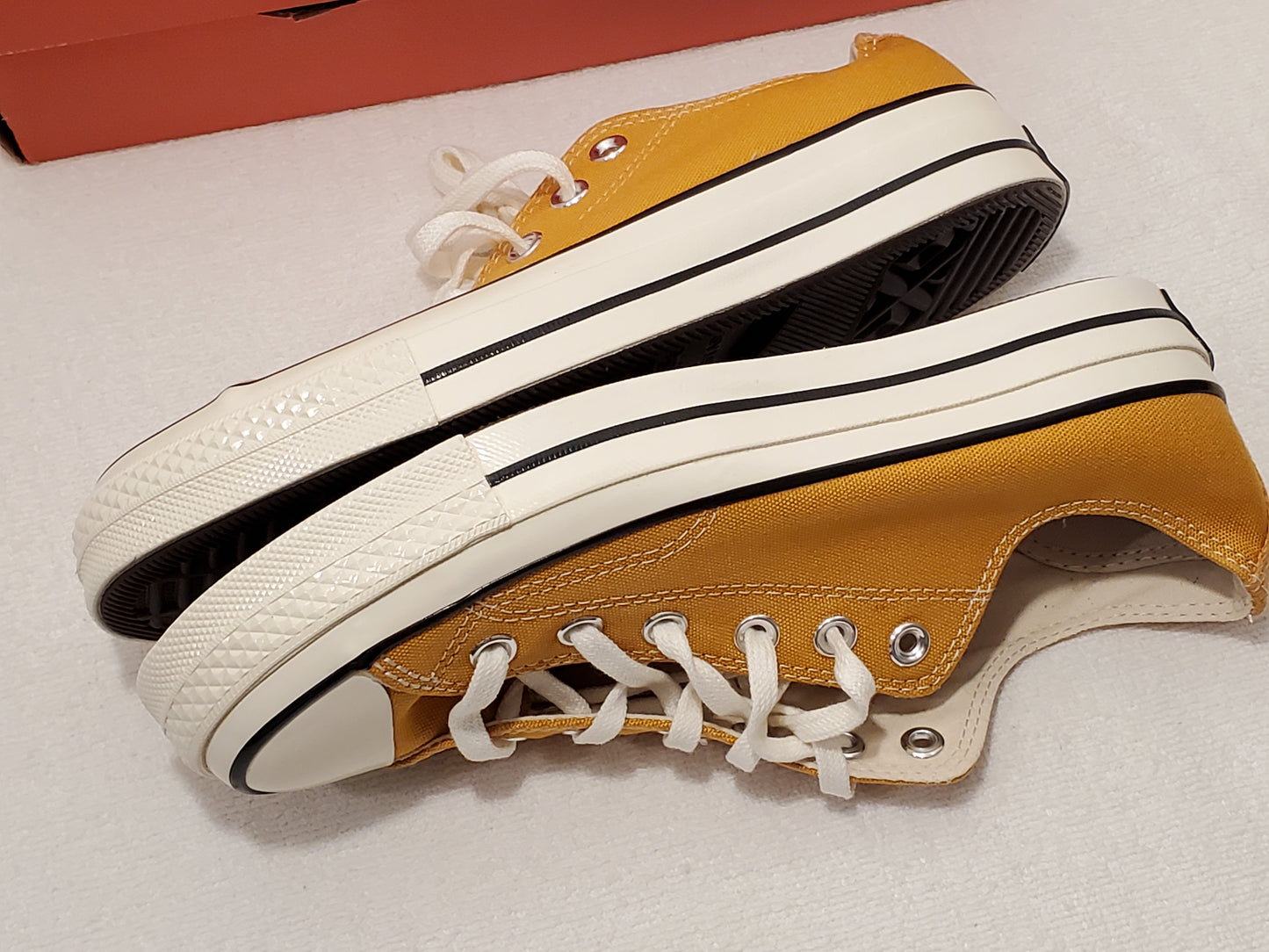 Converse Chuck Taylor Sunflower Yellow Unisex Low Top Sneakers Men 6.5 Women 8.5