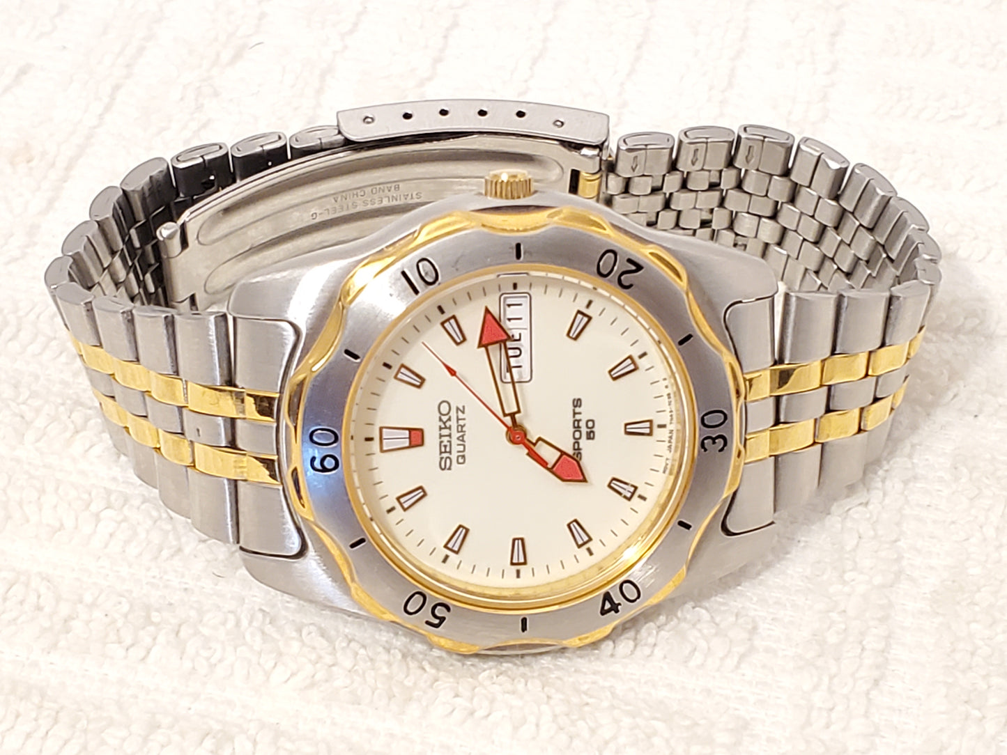 Vintage Seiko Sports 50 Men's Day Date Quartz Watch Gold Tone Luminous Dial Stainless Steel