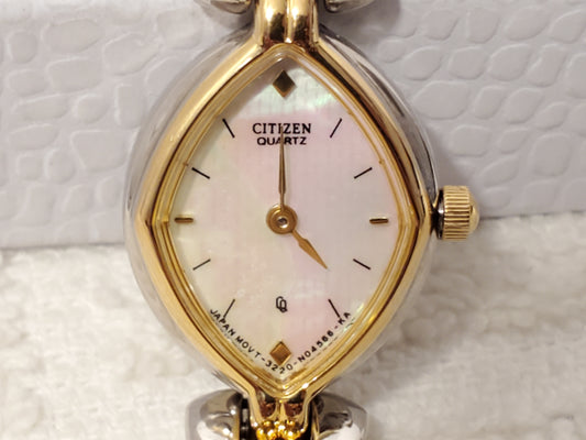 Vintage Citizen Women's Quartz SS Watch Gold Tone One Jewel Mother Pearl Dial