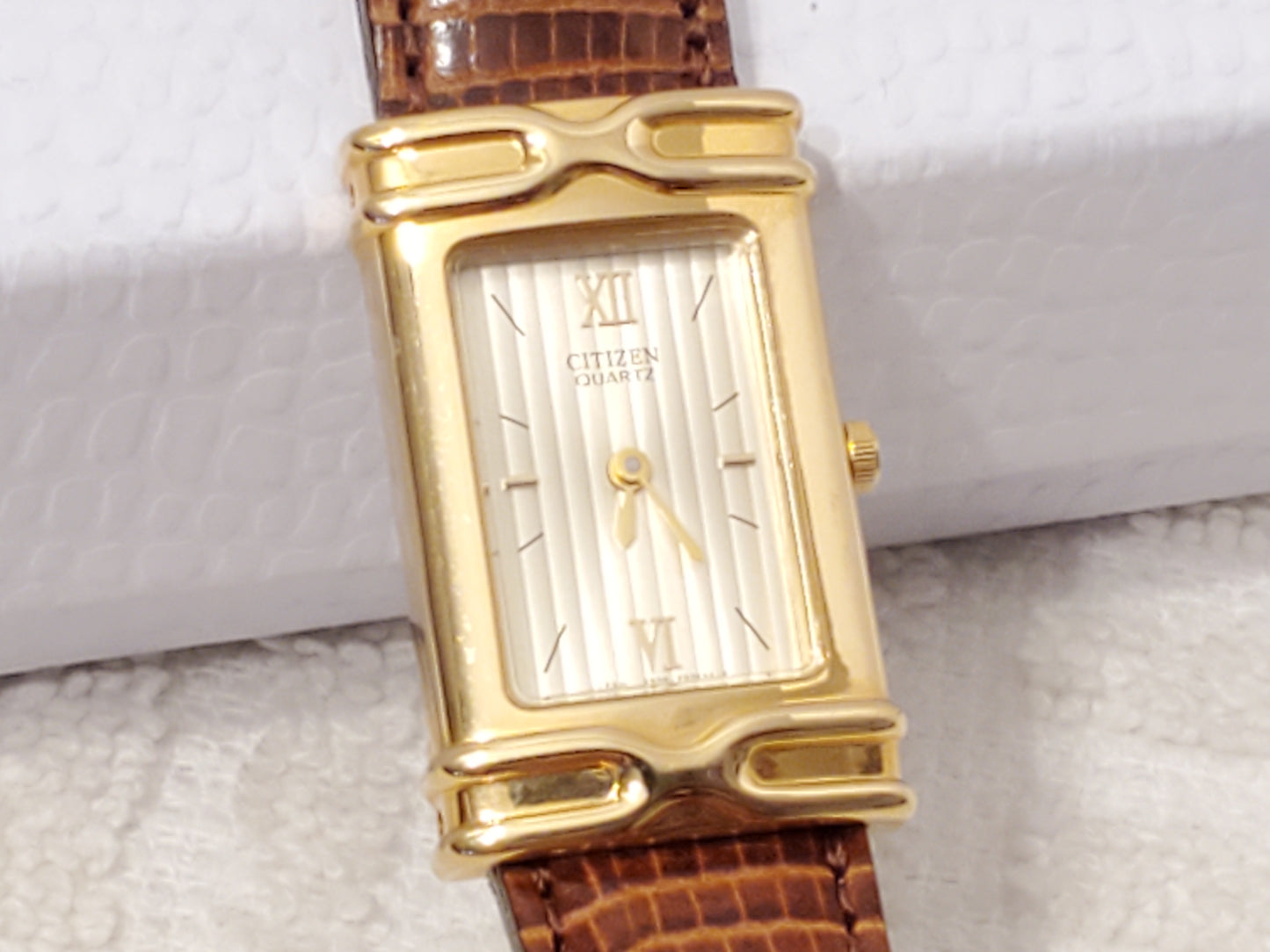 Vintage Citizen Women's Gold Tone Quartz Watch Brown Leather Strap Silver Dial