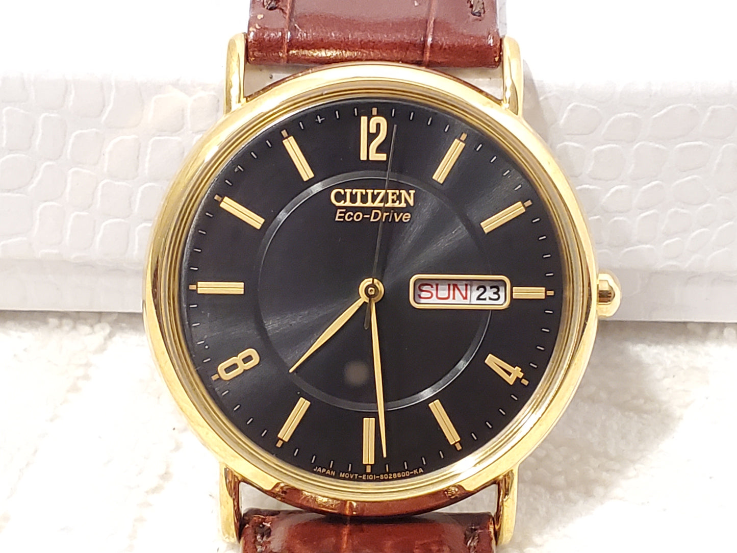 Vintage Citizen Eco Drive Mens Gold Tone Day Date Watch Black Dial Brown Leather