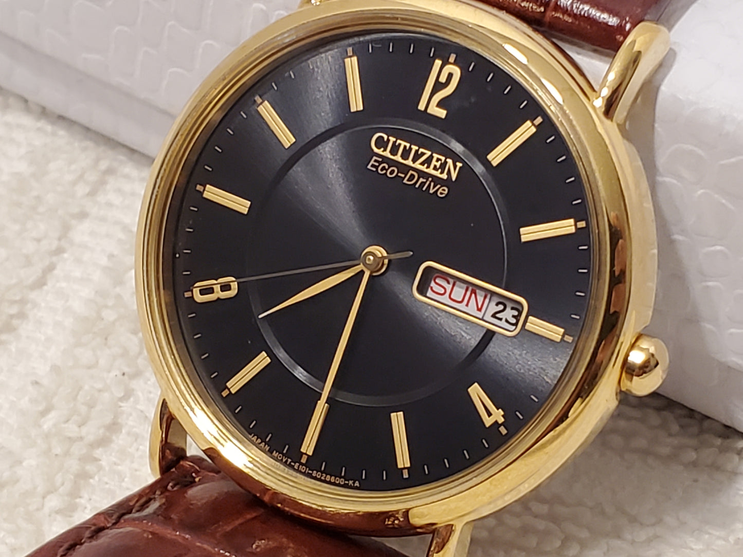 Vintage Citizen Eco Drive Mens Gold Tone Day Date Watch Black Dial Brown Leather