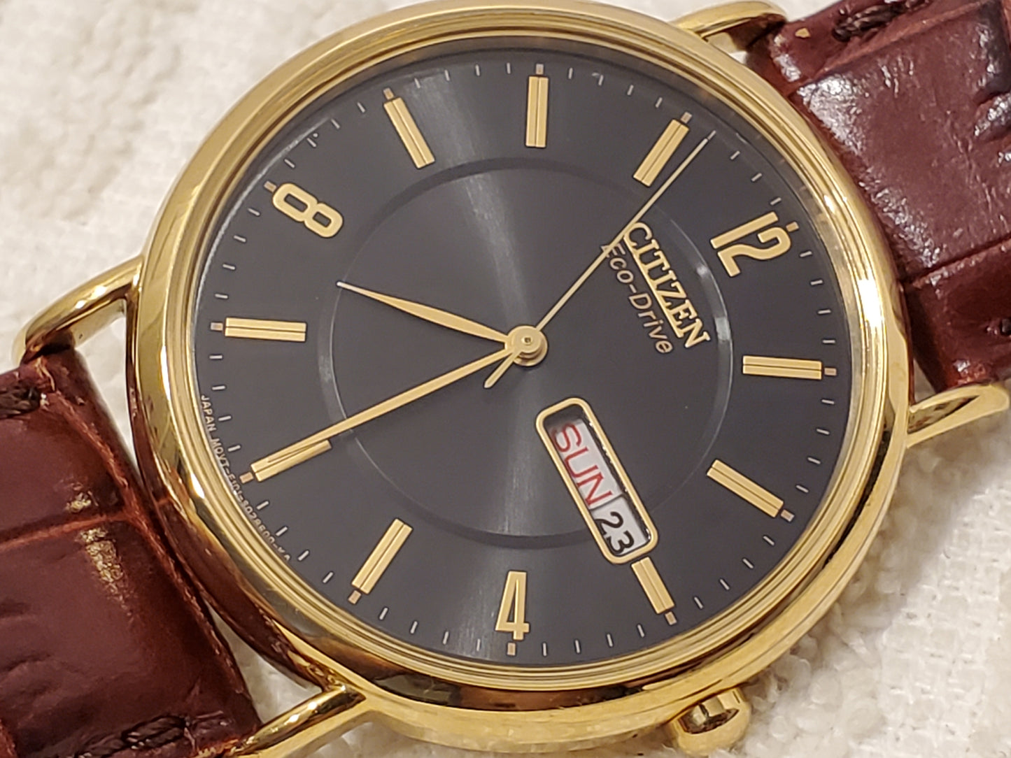 Vintage Citizen Eco Drive Mens Gold Tone Day Date Watch Black Dial Brown Leather