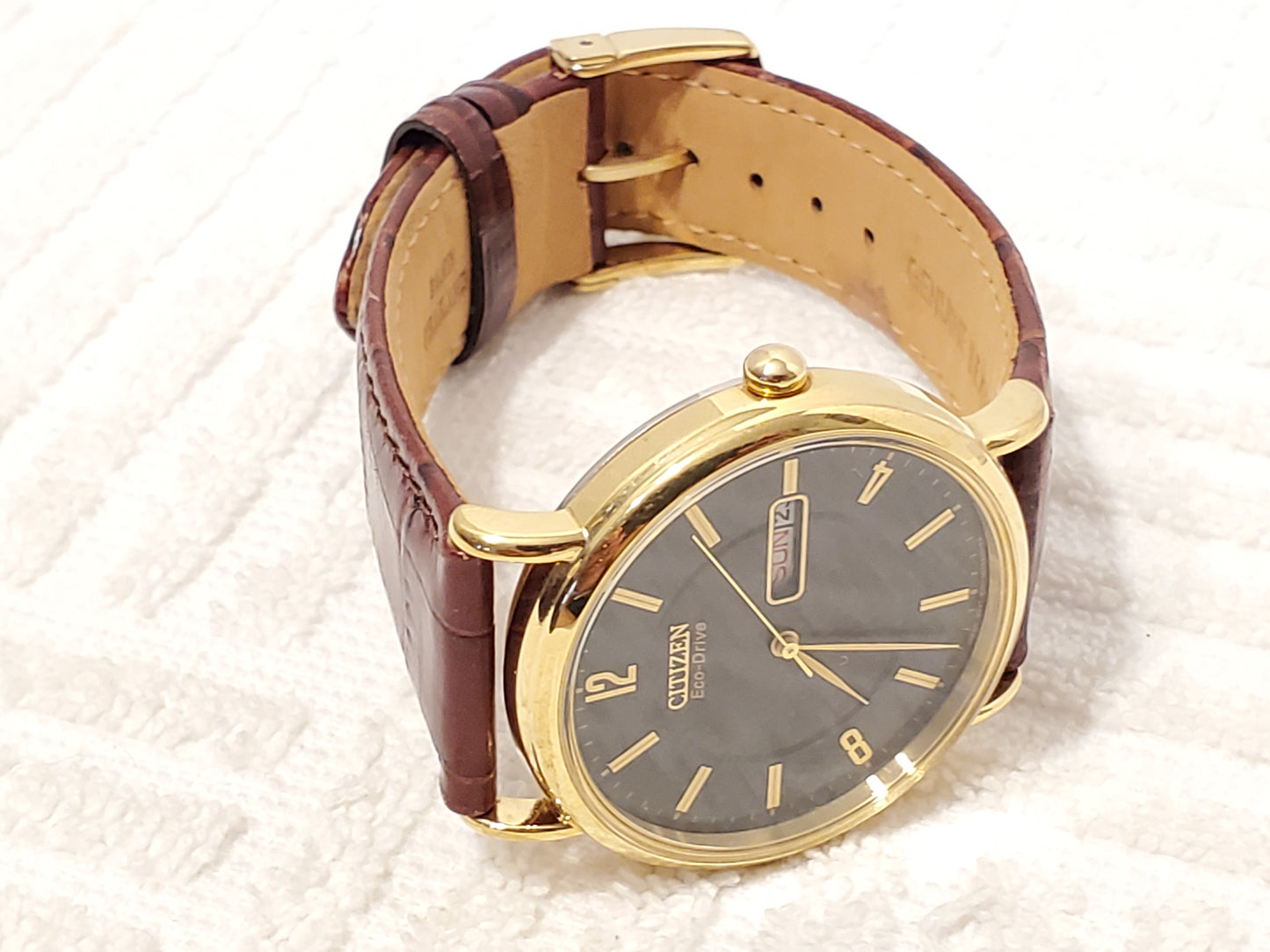 Vintage Citizen Eco Drive Mens Gold Tone Day Date Watch Black Dial Brown Leather