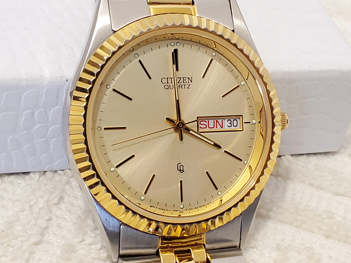 Vintage Citizen CQ Men's Quartz Watch Day Date Fluted Bezel Jubilee Bracelet