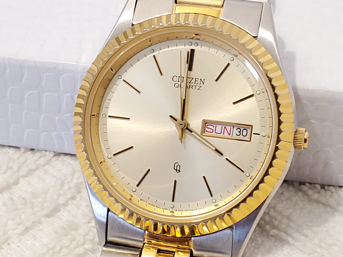 Vintage Citizen CQ Men's Quartz Watch Day Date Fluted Bezel Jubilee Bracelet
