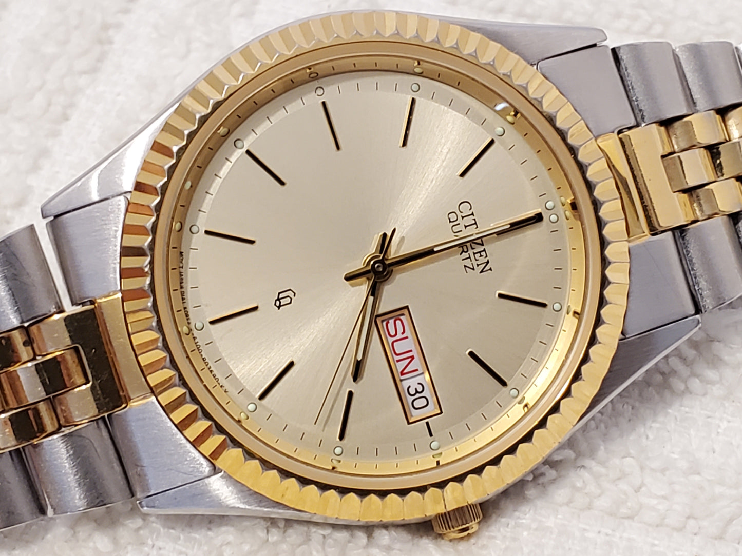 Vintage Citizen CQ Men's Quartz Watch Day Date Fluted Bezel Jubilee Bracelet