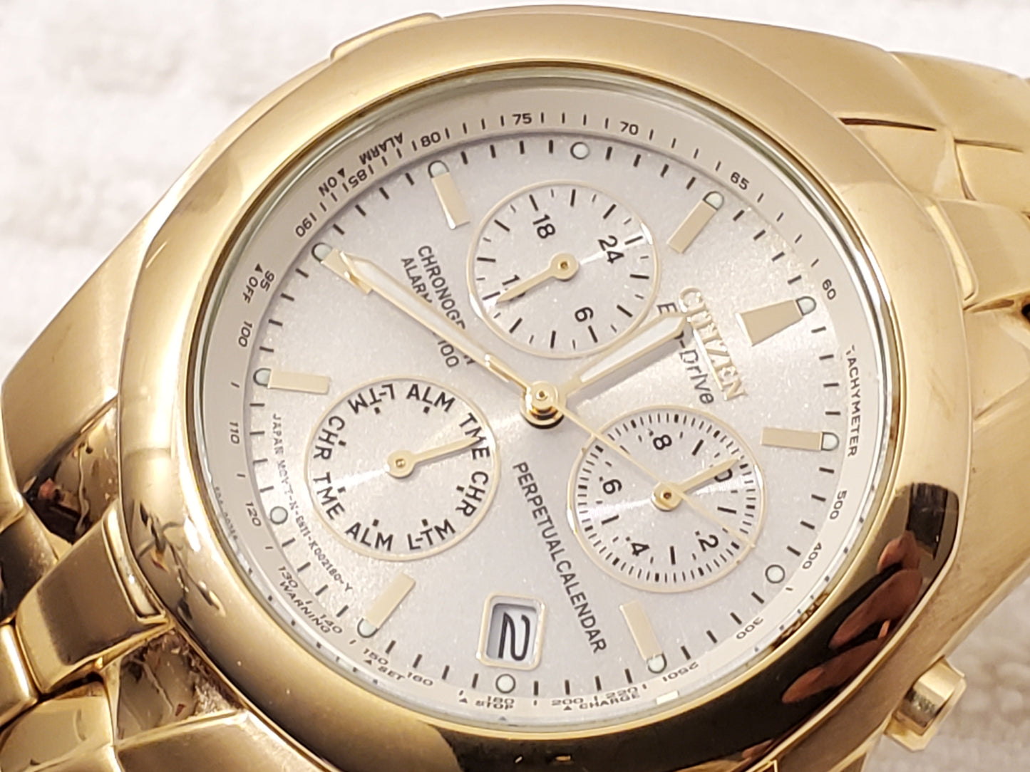 Citizen Eco Drive Men's Chronograph Watch Gold Tone Perpetual Calendar Alarm