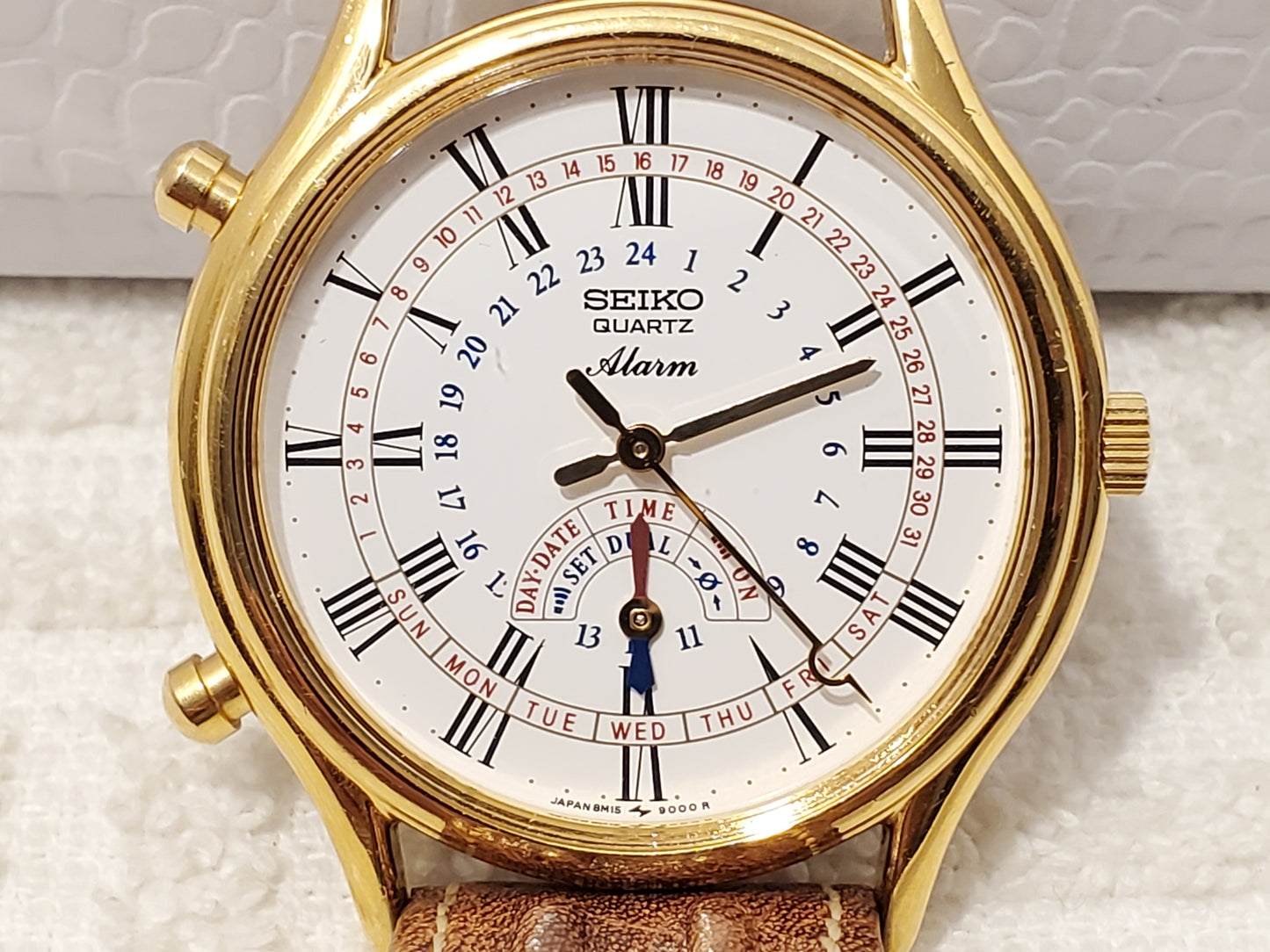 Vintage Seiko Men's Gold Tone Quartz Watch Day Date Alarm Dual Time